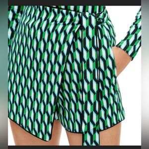 NWT Women's Side Wrap Arrow Geo Green
Mini Skort - DVF for Target XS